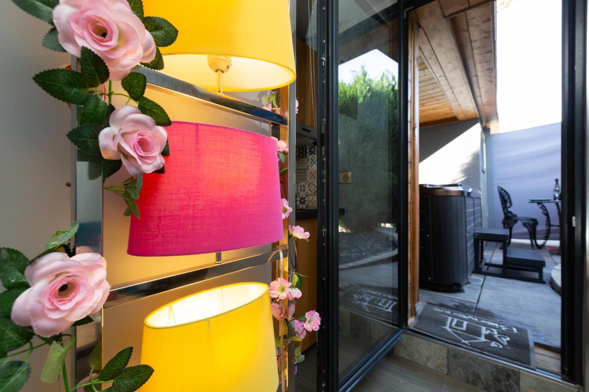 Gites Spa Strasbourg - Studio Romantique, Jacuzzi, Sauna, Terrasse Privee Furdenheim Esterno foto